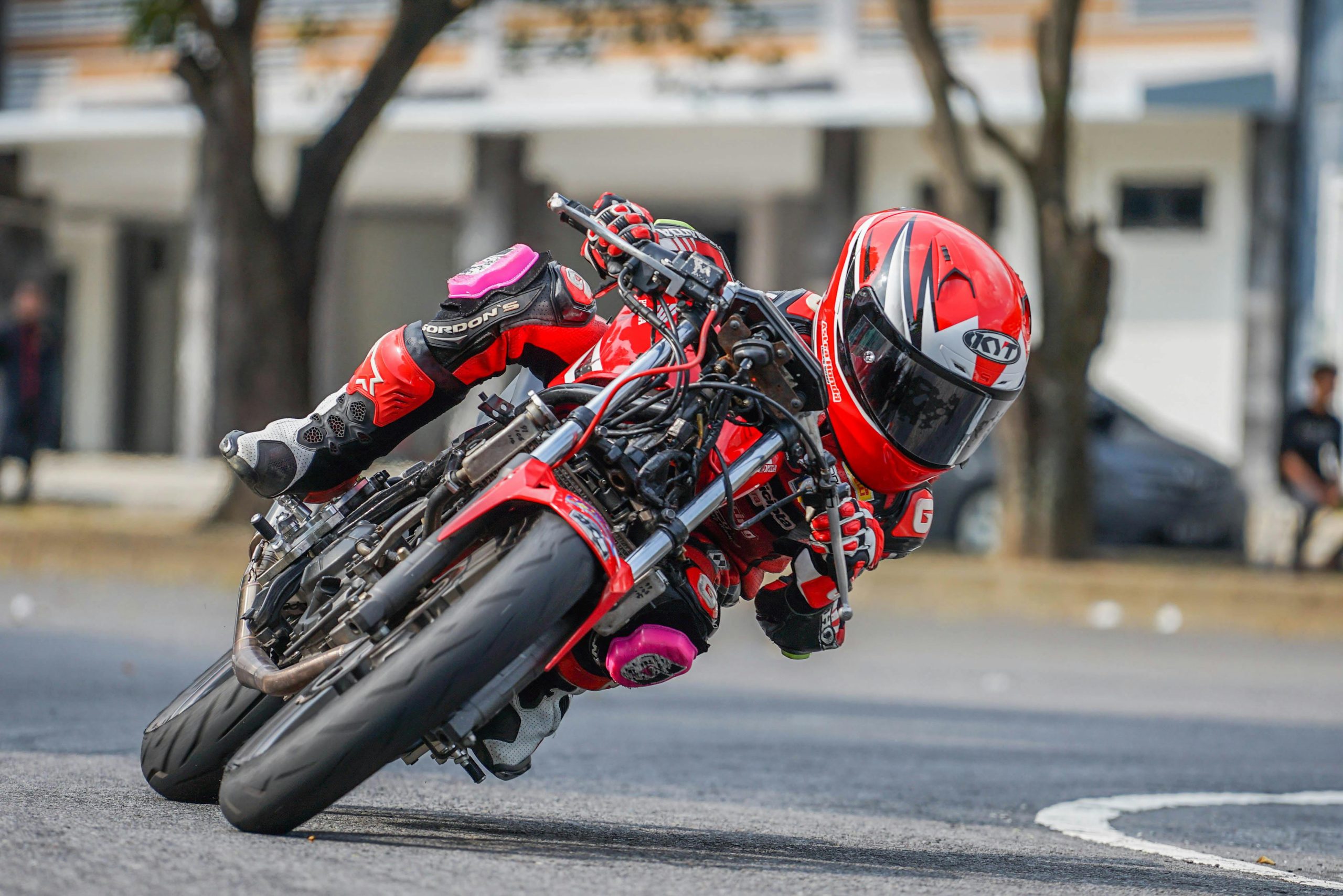 Kawasaki Z900 rouge - Guide d'achat et performances