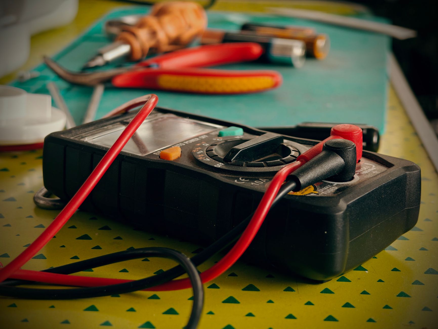 Multimètre et outils de diagnostic auto