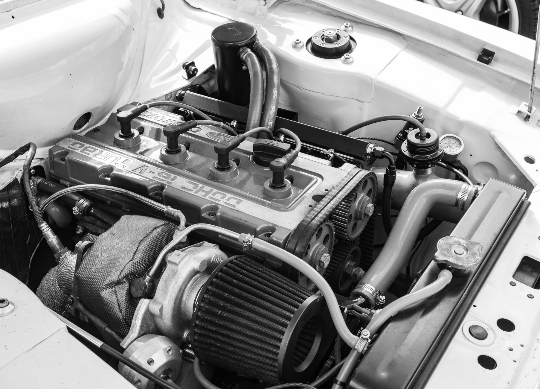Détail d un moteur de voiture nettoyé