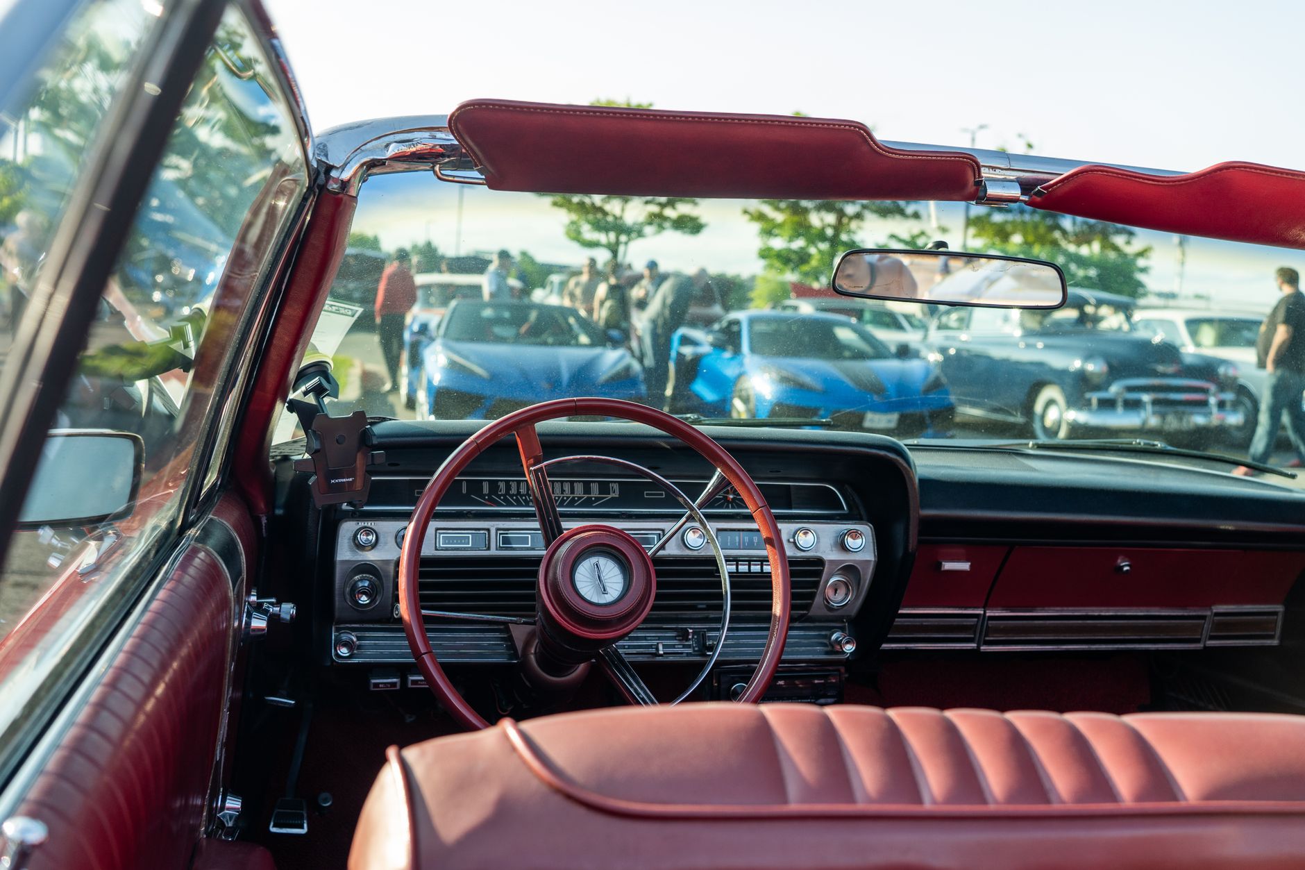 Interieur vintage pendant un rassemblement automobile