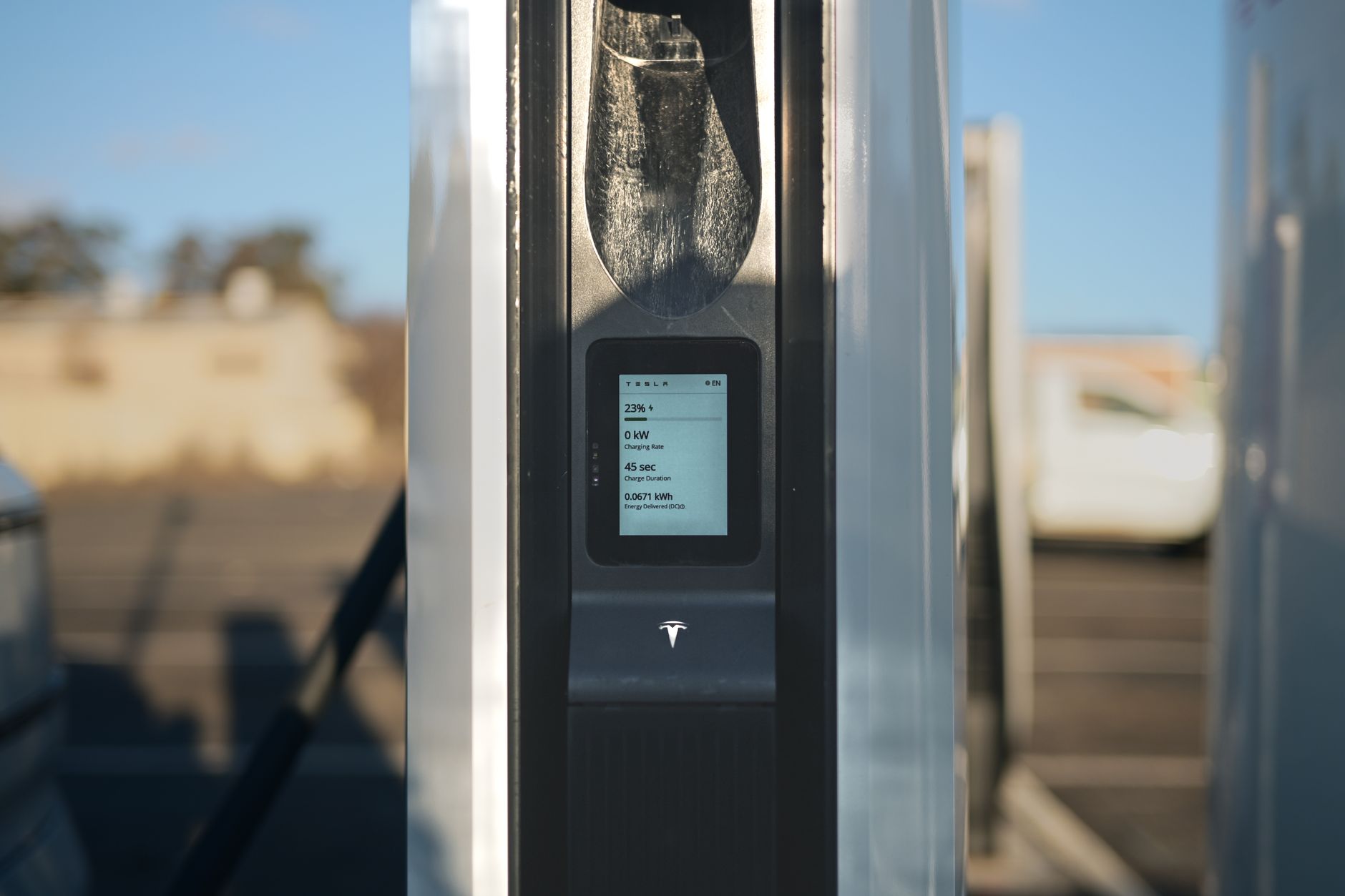Borne de recharge extérieure pour voiture