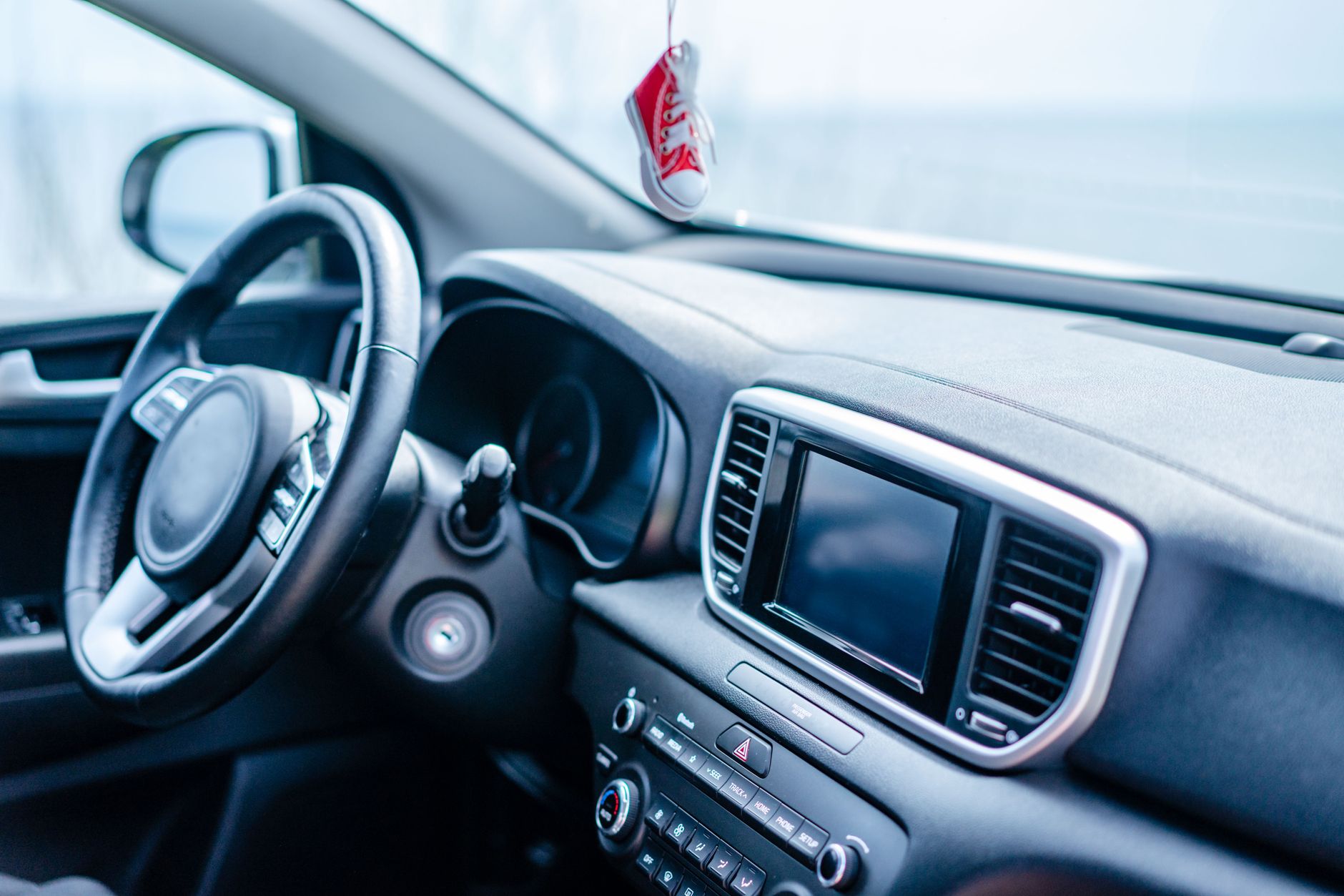 Grille de ventilation sur le tableau de bord d'une voiture