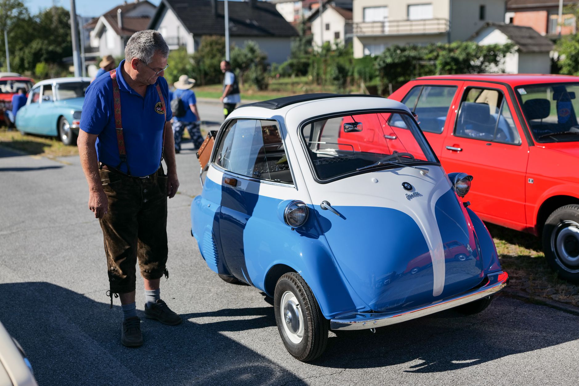 Voiturette sans permis de type microcar exposée